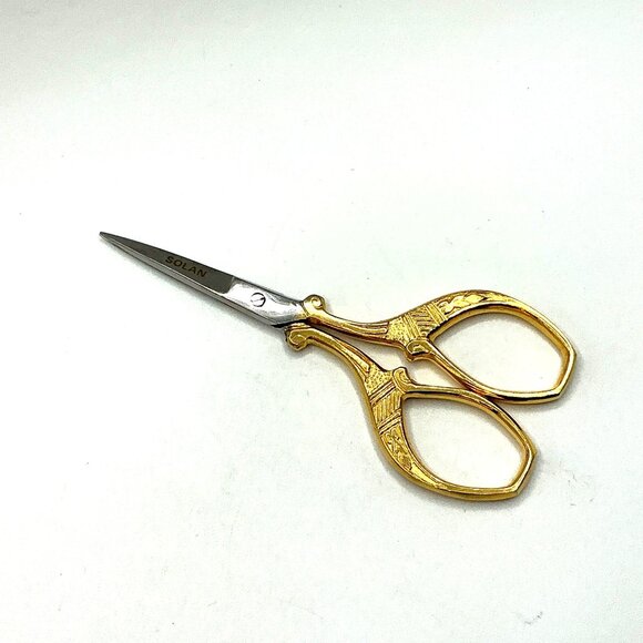 Vintage Gold Tone Embossed Solan Embroidery Scissors With Stainless Steel Blades - Picture 3 of 6